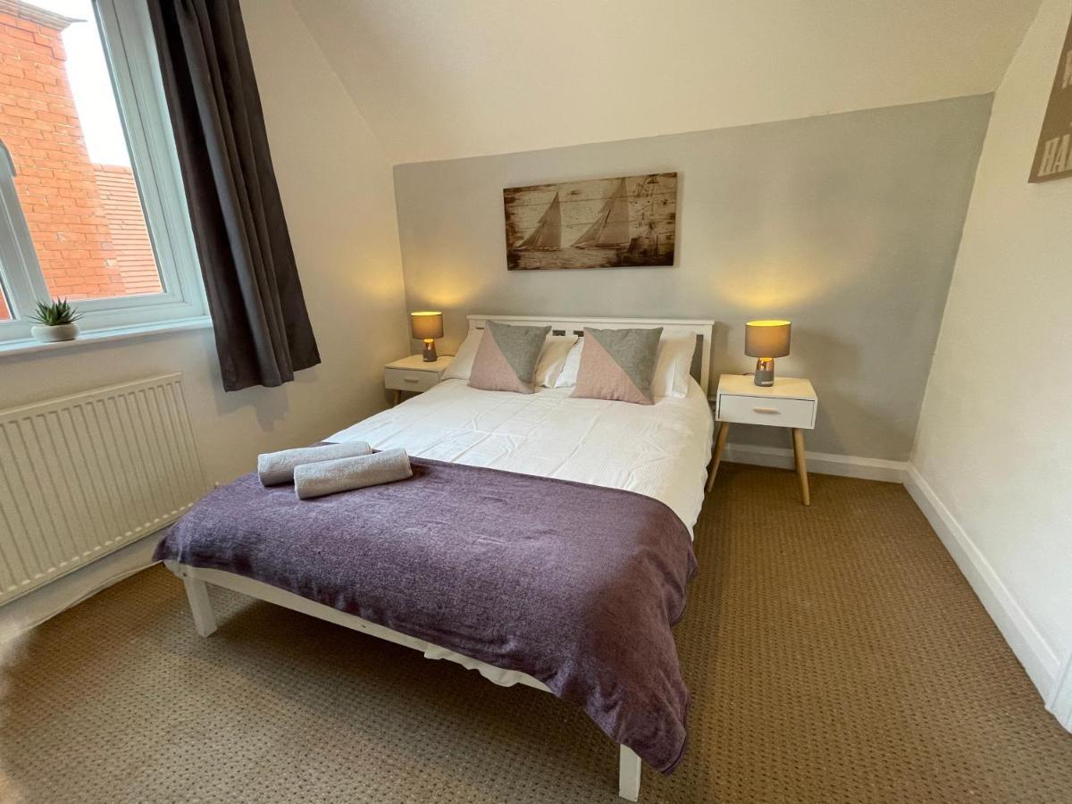 Large 5 Bed House In Scarborough Near The Beach, Large Garden & Hot Tub Exterior photo
